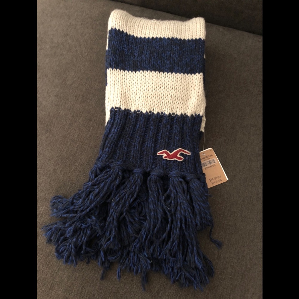 NWT Holister Navy and Beige Knit Scarf